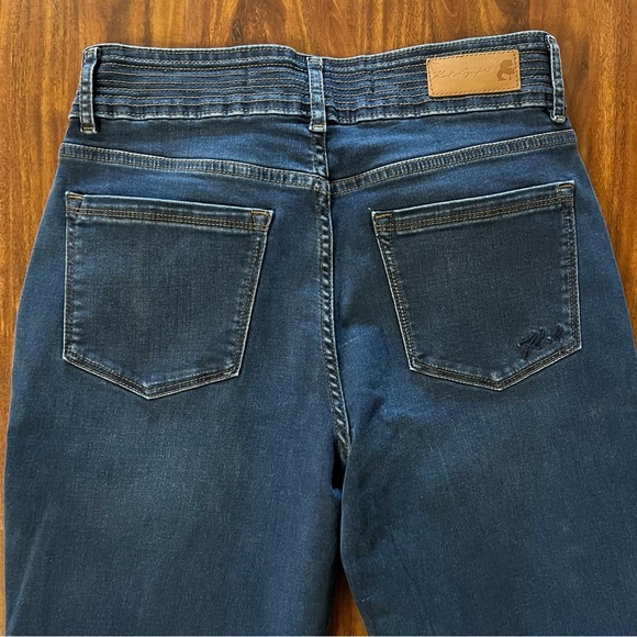 Karl Lagerfeld Paris Dark Wash Straight Leg Jeans size 6 - Picture 8 of 11